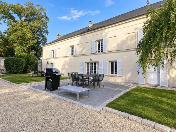 Maison 8 pièces 235 m²
