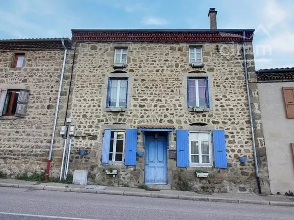 Maison en pierre à rénover au coeur de Lupé