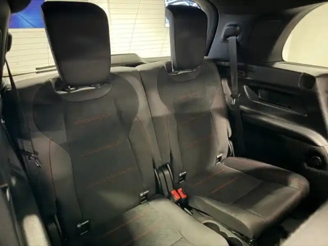 Mercedes Glb 200 d amg line — photo 13