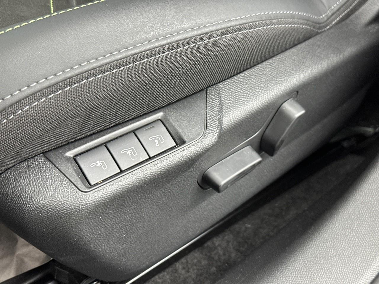 Peugeot 208 hybrid 145 ch e-dcs6 gt — photo 32