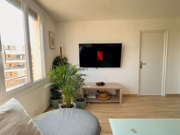 FRÉJUS-PLAGE - T2 MEUBLÉ RÉNOVÉ DE 45 m² AVEC PARKING PRIVATIF - À 300 M DE LA PLAGE