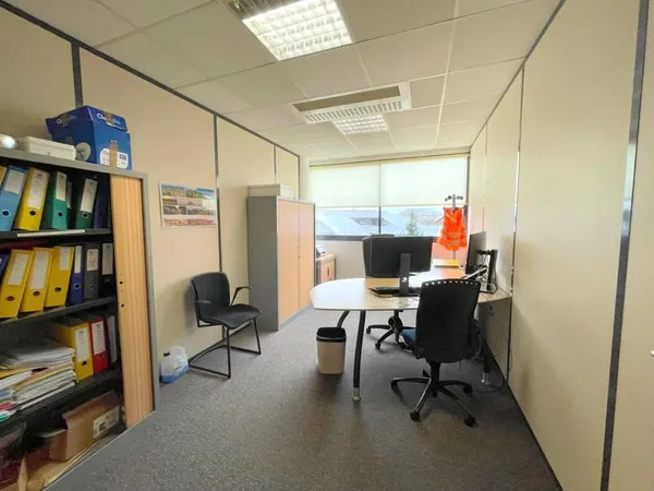 Bureaux 712 m²