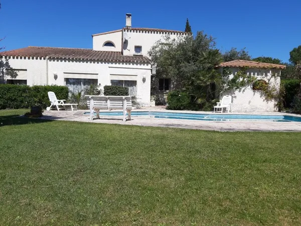 Maison 7 pièces 219 m²