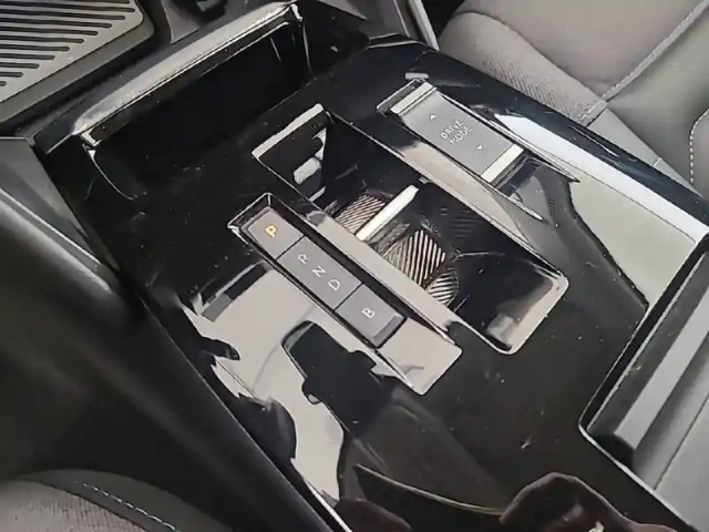 Citroën C4 e- 136 ch automatique — photo 50