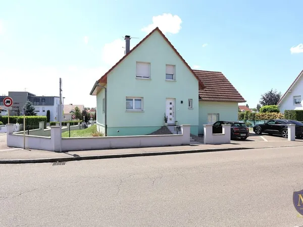 HUNINGUE PROCHE CENTRE ET FRONTIÈRE BELLE MAISON 6 PIÈCES DE