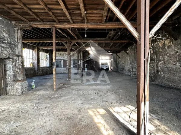 Grange 617 m² MONTEREAU FAULT YONNE