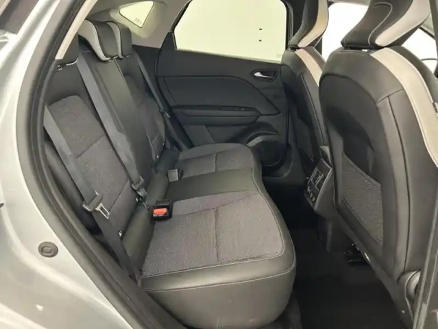 Renault Captur tce 140 edc 21 intens 5p — photo 16