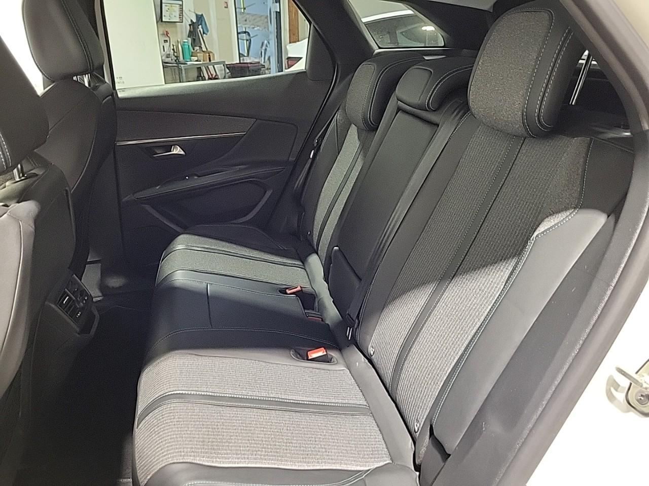 Peugeot 3008 hybrid 225 e-eat8 allure pack — photo 13