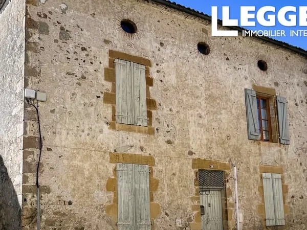 Authentique et charmante 3+CH pleine de caractère dans un village riverain prisé, près de Confolens