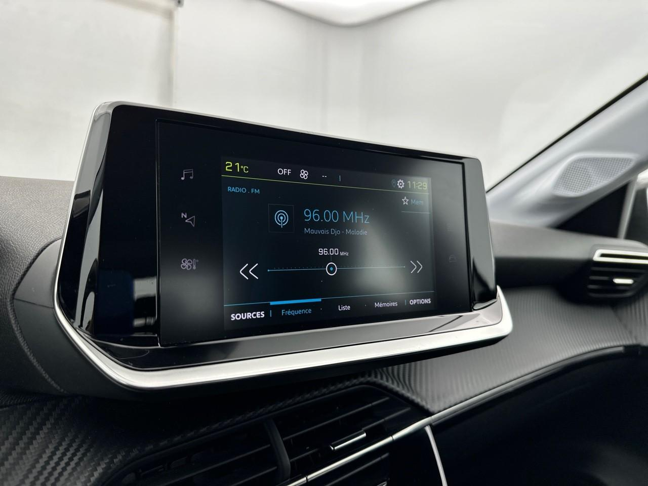 Peugeot 208 electrique 50 kwh 136ch like — photo 22