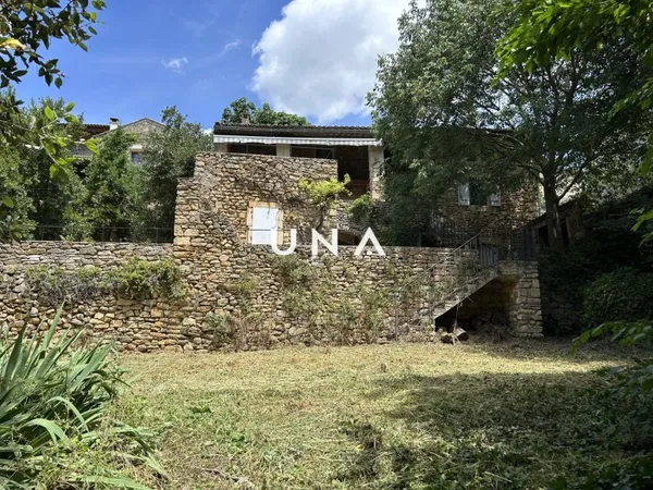 Propriété authentique avec jardin et piscine