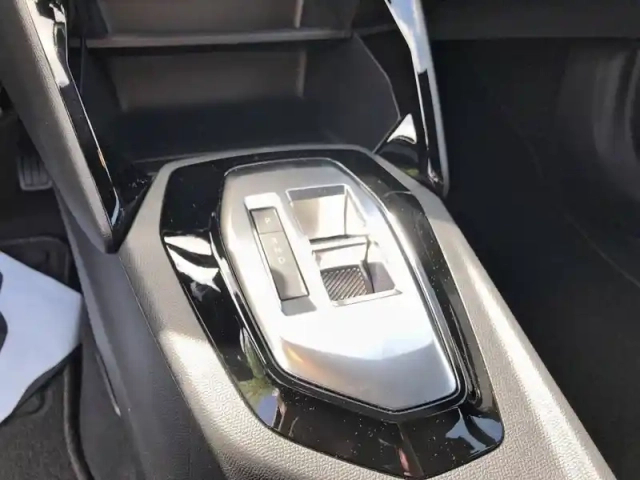 Peugeot 2008 hybrid 110 e-dcs6 — photo 14