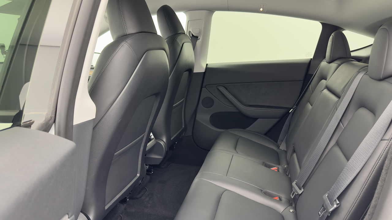 Tesla MODEL Y Standard RWD — photo 12