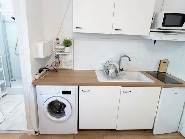 Studio MEUBLÉ avec PARKING privé