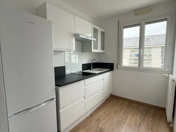 Appartement T1 rénové de 31 m² avec balcon, parking et cave - Tram à 2 min