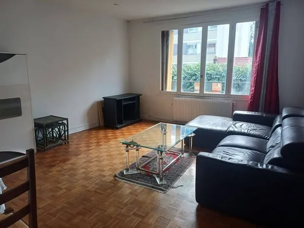 Appartement 1 pièce 77 m²