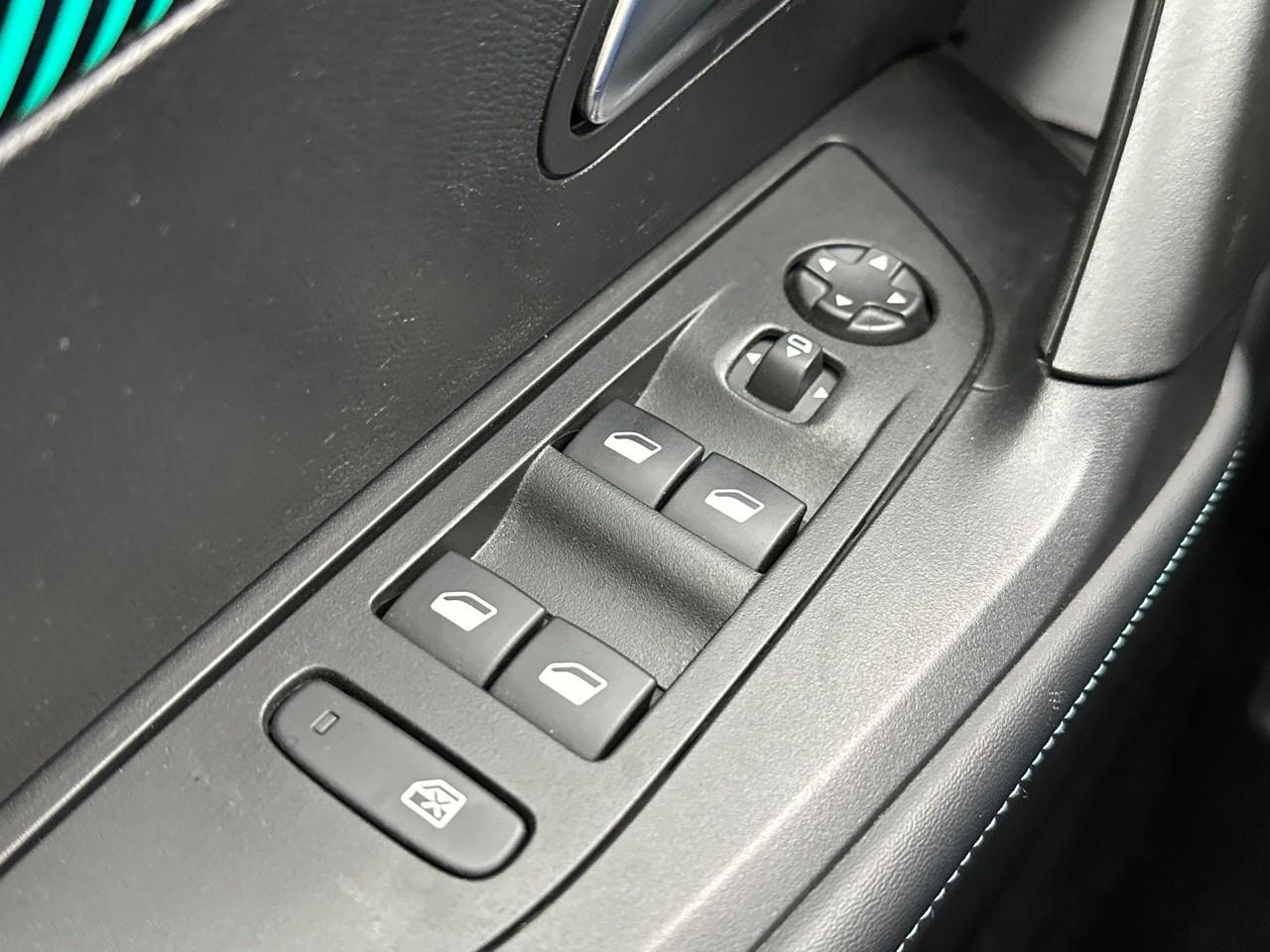 Peugeot 2008 puretech 130 s&s bvm6 allure pack — photo 15