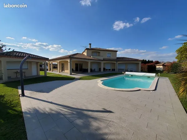 Villa 9 pièces 269 m²