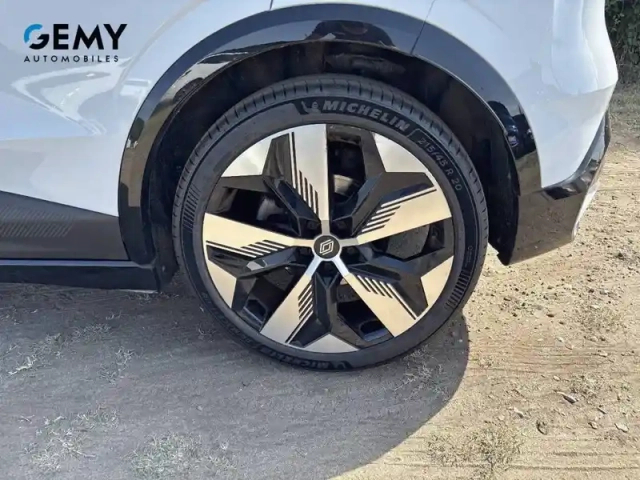 Renault Megane e-tech ev60 220 ch super charge — photo 11