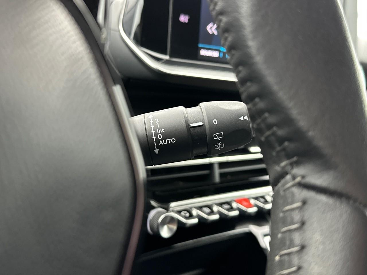 Peugeot 2008 electrique 136 ch style — photo 20
