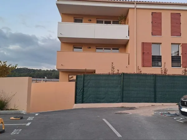 Place parking sécurisé Brignoles