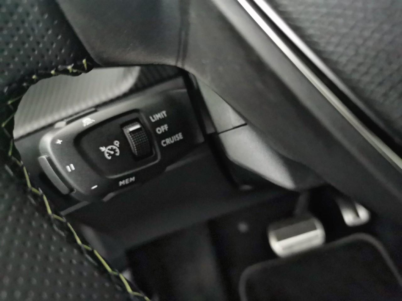Peugeot 208 hybrid 136 e-dcs6 gt — photo 28