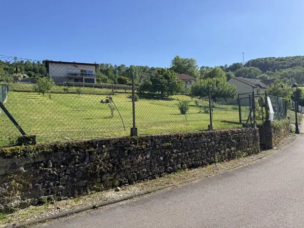 Terrain 703 m²