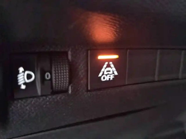 Peugeot 2008 electrique 136 ch — photo 118