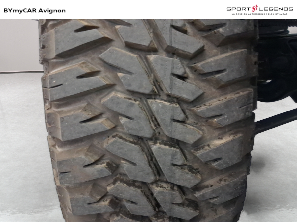 Land Rover HEDONIC - LAND [OF] RECREATION - V8 SOFT TOP CUSTOM — photo 9
