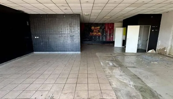 Local commercial 160 m²