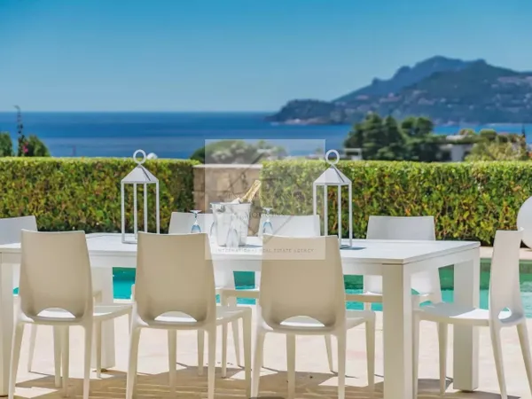 Villa de Luxe à Cannes avec Piscine Chauffée & Vue Mer