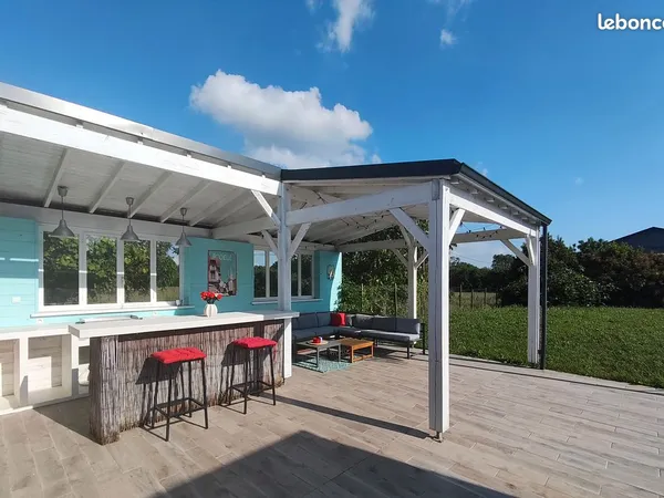 Maison avec patio et jardin - 148 m² de plain-pied - 4 chambres - terrain 800 m²