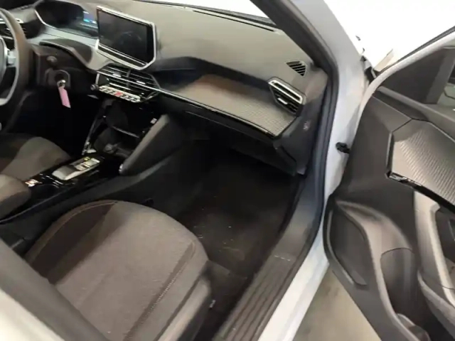 Peugeot 2008 electrique 50 kwh 136 ch — photo 6