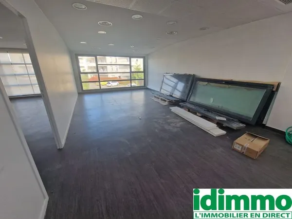 AUTERIVE-Local commercial 72 m2