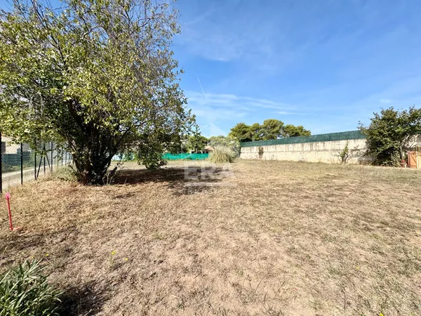 Terrain 845 m²