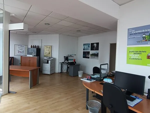 Local commercial de 150m² avec vitrine