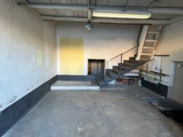 Loue garage et caves