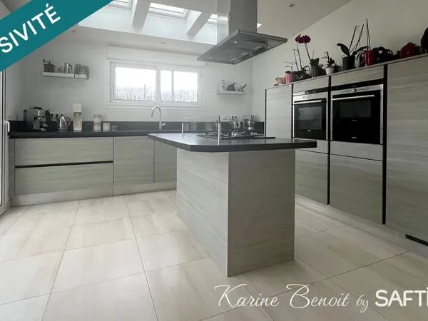 Coeur de ville, belle maison familliale contemporaine , avec une cuisine de rêve !