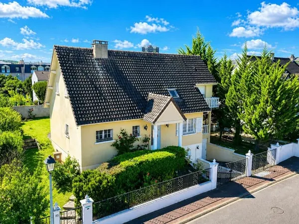 Maison 6 pièces 245 m²