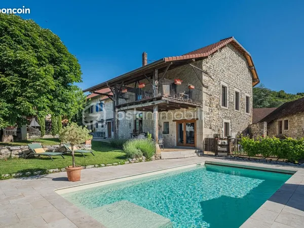 Maison 9 pièces 362 m²
