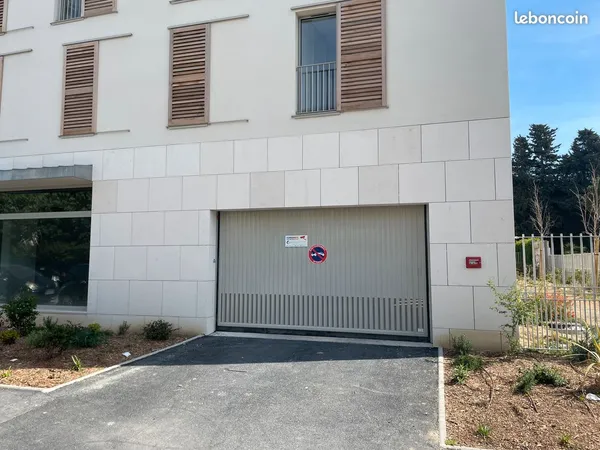 Place de parking Milan Ponson