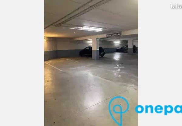 Parking/box 12 m² TASSIN LA DEMI LUNE