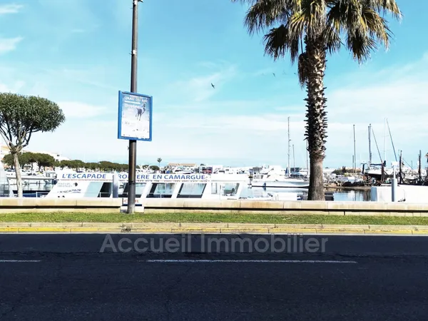 Studio rez-de-chaussée face au port, en excellent état, vendu
