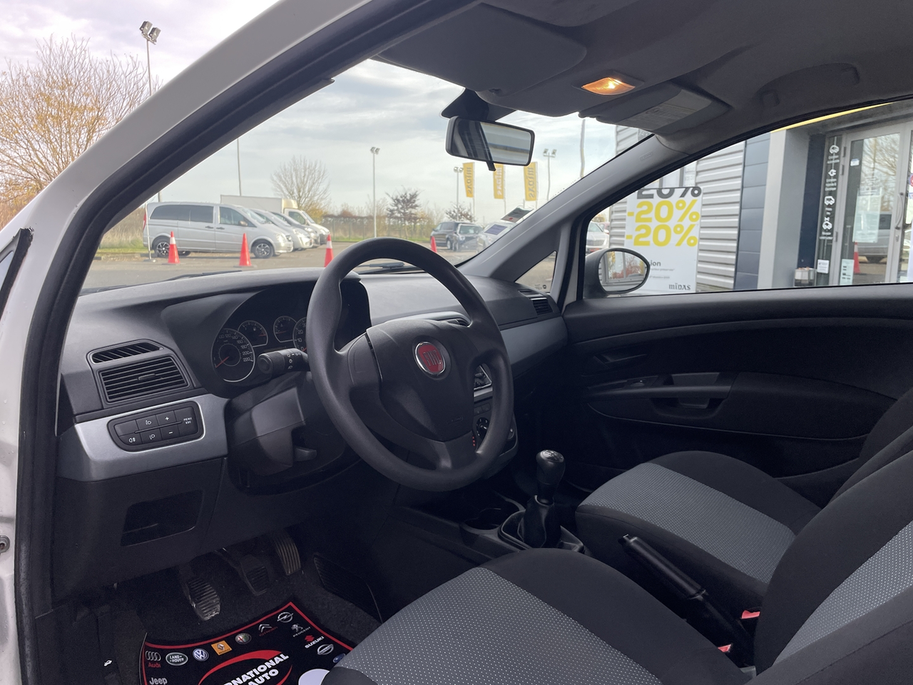 Fiat Grande punto 1.3 MULTIJET 16V 75CH CULT 3P occasion - Diesel - 2010 - 141 048 km - 4 990 € - Auneau (Eure-et-Loir) 992783481093 — photo 3