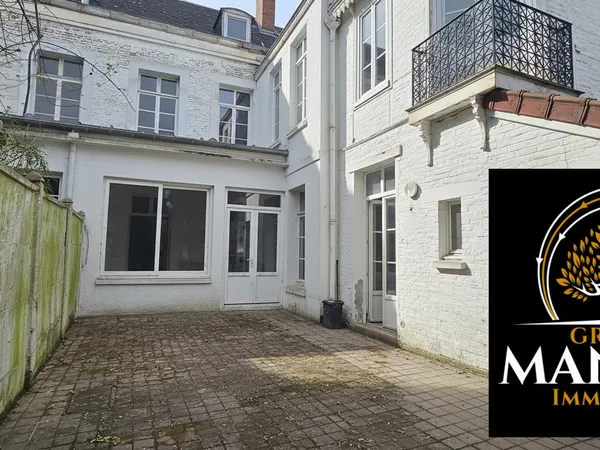 MAISON DE VILLE