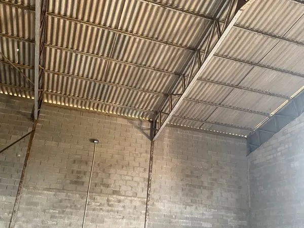 Entrepôt commercial 207 m2