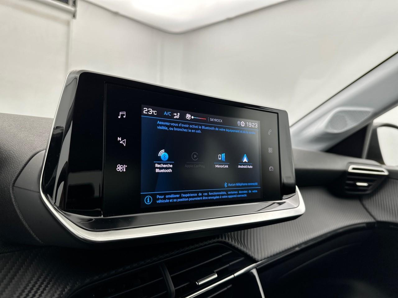 Peugeot 208 puretech 100 s&s bvm6 style — photo 23