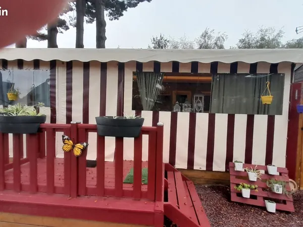Mobil home et terrasse