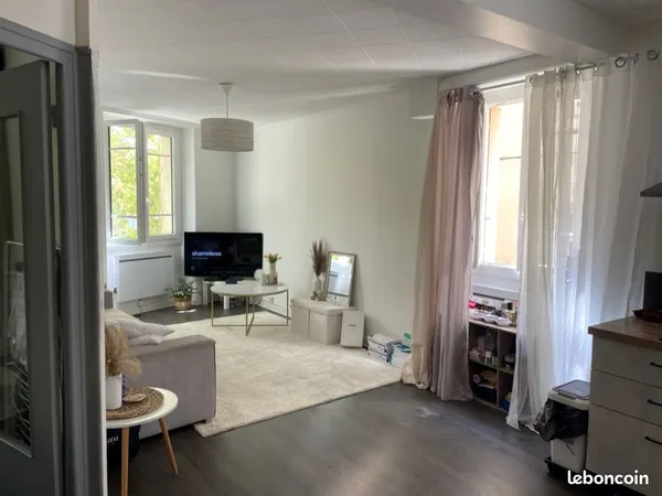 T2 meublé 44 m² centre Romans - 530 CC
