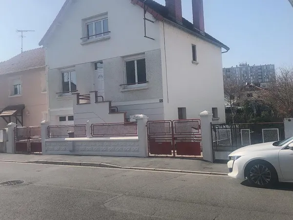 A LOUER : charmante maison T5 avec garage et jardin